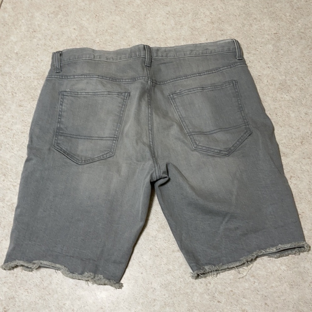 ARIZONA LIGHT GRAY DEMIM DISTRESSED CUT OFF JEAN SHORTS - Picture 2 of 5